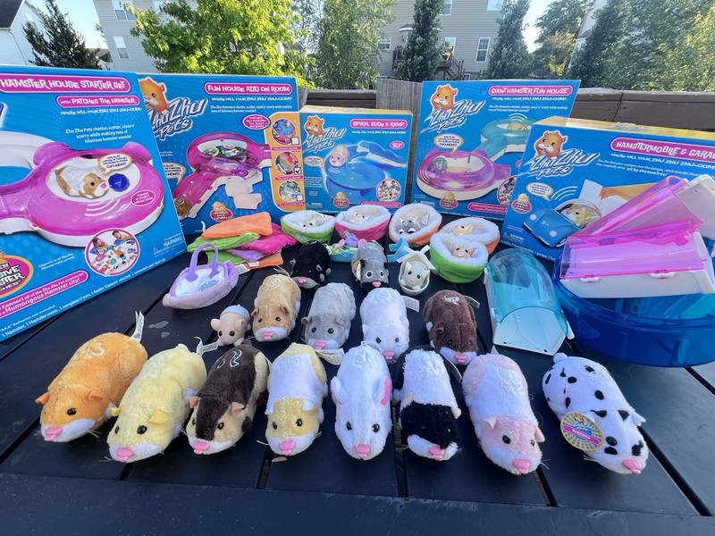 Huge Vintage Lot Of Zhu Zhu Pets, Accessories, 14 Hamsters, 7 Babies, READ