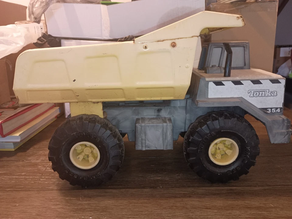 Camión de volteo Tonka 354 de colección construcción de acero y plástico prensado Foto 4 de 4