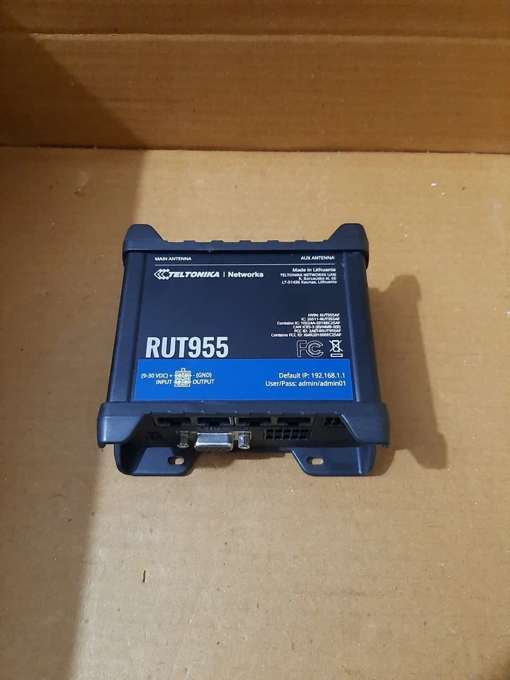 Teltonika RUT955 Industrial Router - Black - Image 3 of 4