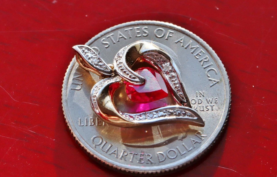 10k multi tone gold pendant 0.77ct lab-created ruby diamond open heart 1.5gr - Image 4 of 4