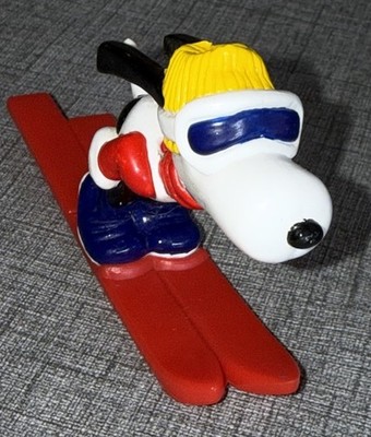 Vintage 1966 United Features Peanuts Snoopy Skier 4  Figure