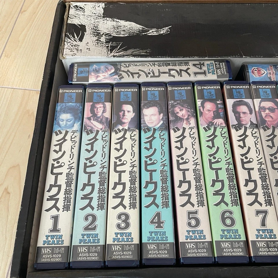 TWIN PEAKS: All 15 volumes Japanese original VHS  with Bag RARE Box Set - Image 4 of 4