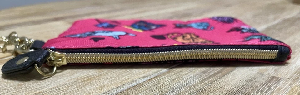 Bolsa de accesorios/maquillaje Betsey Johnson rosa para gatito con cadena dorada y cierre de cremallera Foto 3 de 4