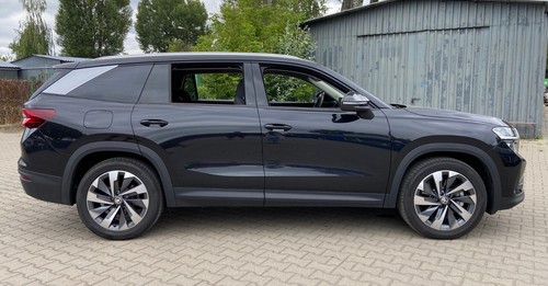 Sunscreen for ŠKODA KODIAQ 2 II SUV from 2024-4-Piece on Magnets RayStop - Picture 6 of 8