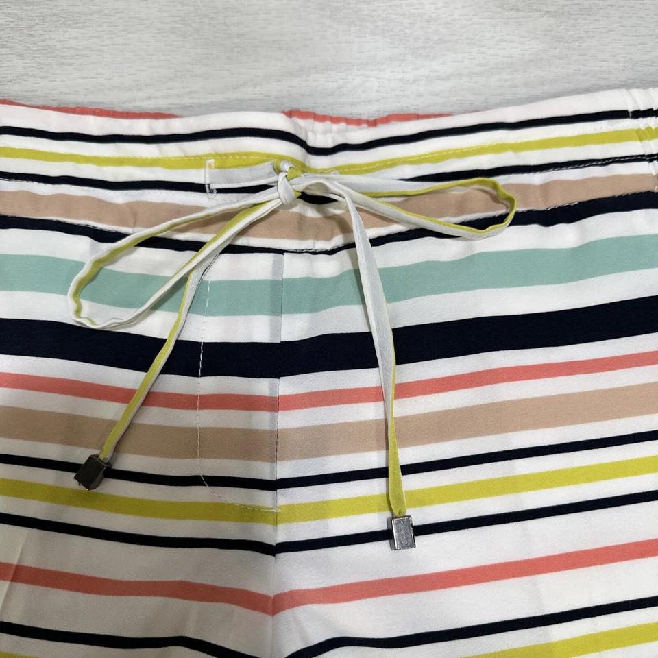 Pantalones cortos a rayas THE LIMITED para mujer (talla XS) cintura elástica corte y bolsillos traseros Foto 3 de 4