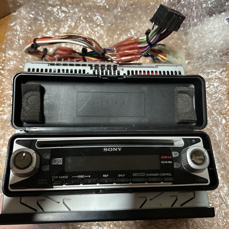 Sony FM/AM COMPACT DISC PLAYER-MD/CD Changer Control- 50Wx4 CDX-CA400