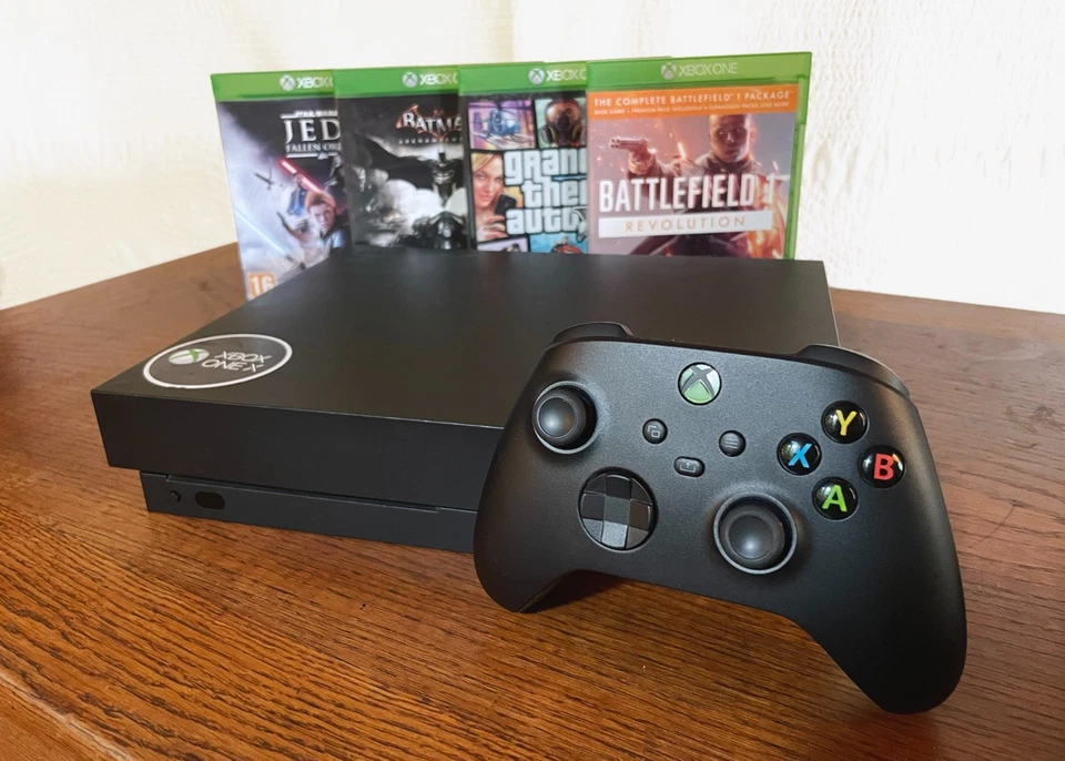 Microsoft Xbox One X, photo 1 sur 2