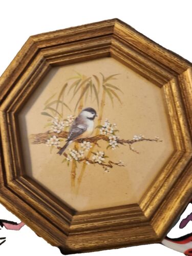 Vintage Hexagon  Bird Print, Rare, Gold Frame Home Intierior. - Afbeelding 1 van 3