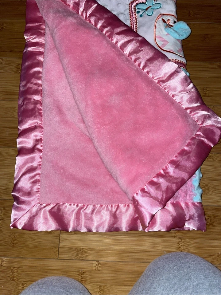 AD Sutton Son Rosa Azul Blanco Retazos Elefante Bebé Manta Satinado Punto Minky Foto 4 de 4