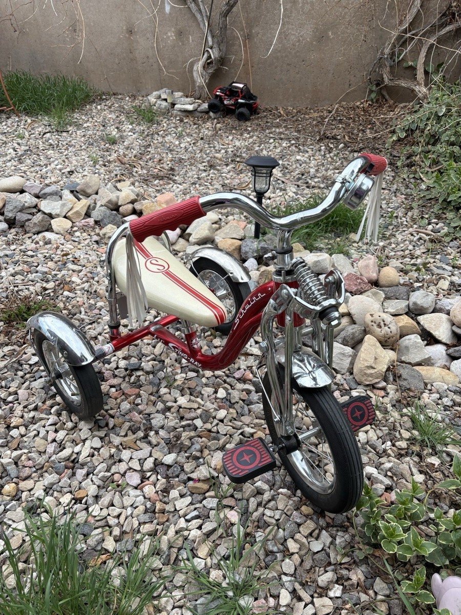 Schwinn Lil Stingray Super Deluxe Tricycle w/ Krate springer bell