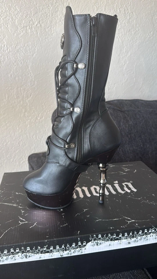 Botas para mujer Demonia talla 7 Foto 3 de 4