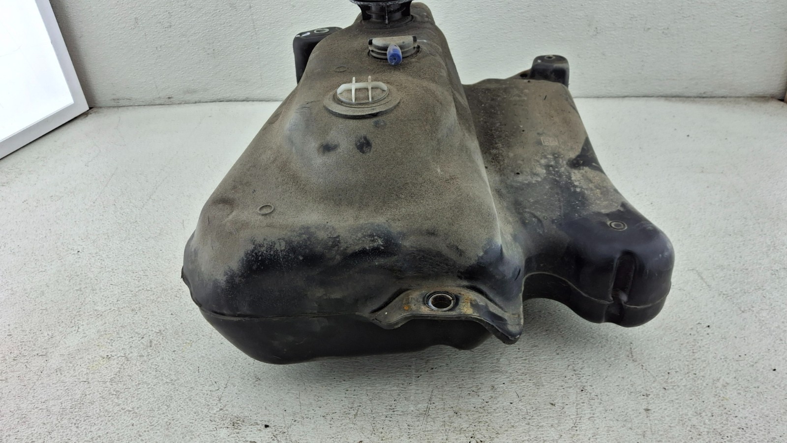 2012 - 2015 VW PASSAT TDI DIESEL FLUID DEF TANK PUMP OEM COMPLETE OEM