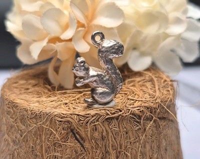 Vintage Sterling Silber sitzendes Eichhörnchen Armband Charm. 