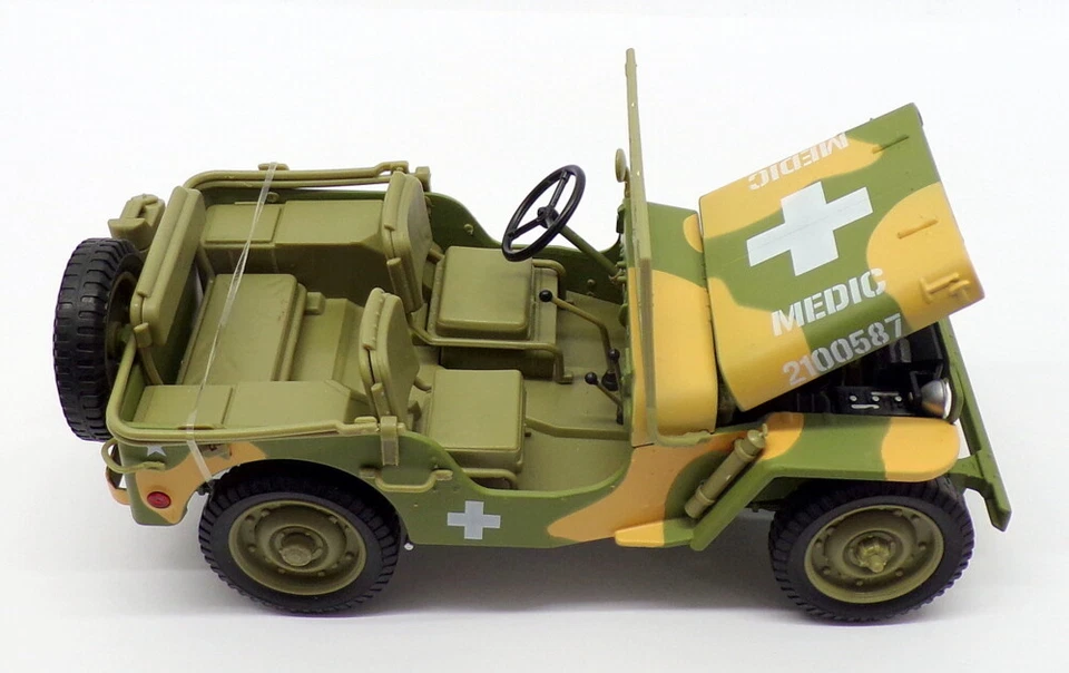 Auto World 1/18 Scale AWML005/12A - WWII Willys MB Jeep - US Army Medic - Image 3 of 4