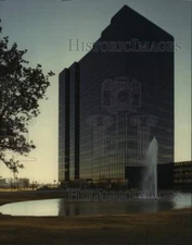 1992 Press Photo Building at 3050 Post Oak Boulevard in Houston - hcx20311
