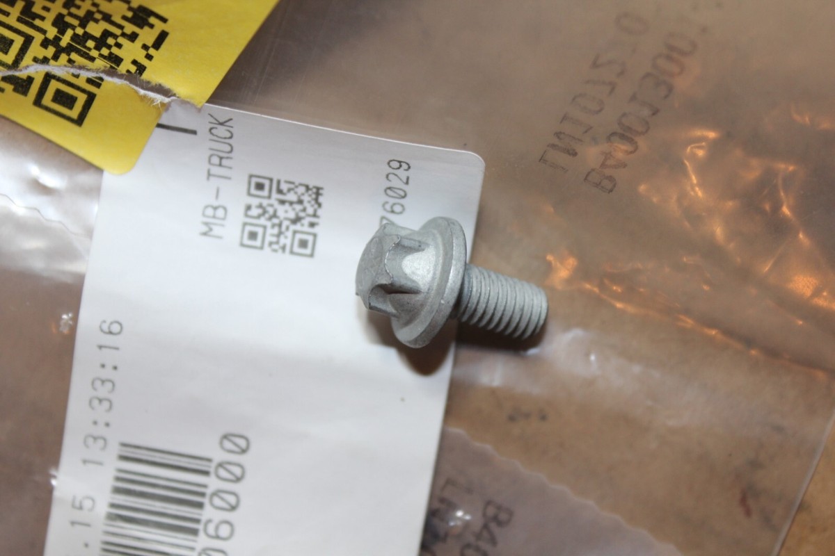 GENUINE ORIGINAL MERCEDES-BENZ TORX BOLT SCREW AIR FILTER MOUNT 