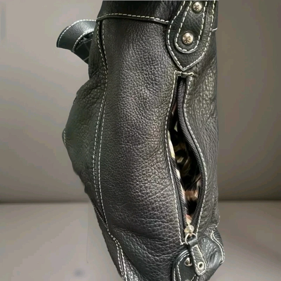 Bolso de Hombro Sophia Caperelli Cuero Guijarro Negro Bolsillo Forrado. PB Foto 4 de 4