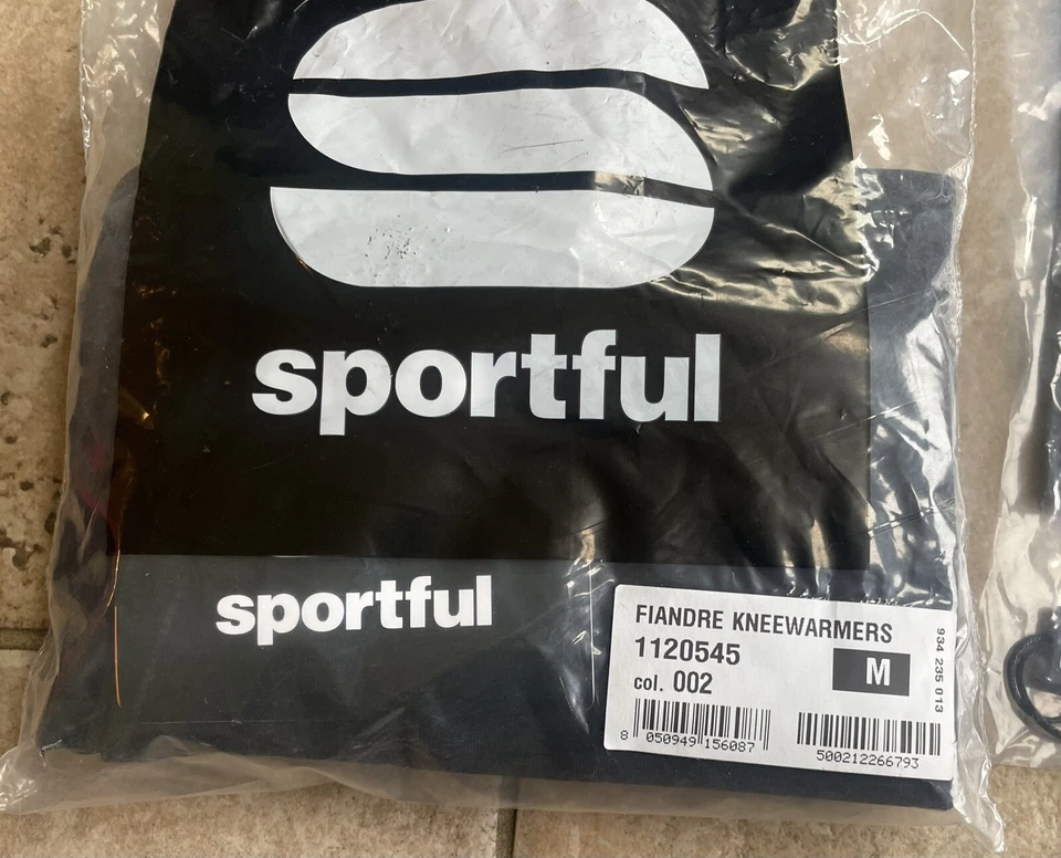 Calentadores de rodilla deportivos, gorra y diadema. Foto 2 de 4