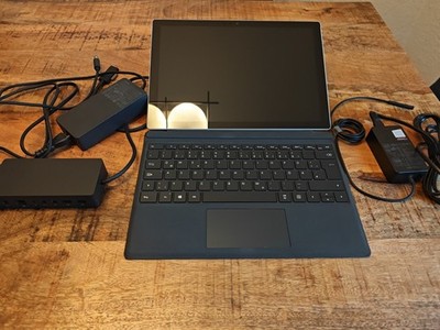 Microsoft Surface Pro 5 (1796) 8GB RAM 256GB SSD Dockingstation Win 11  TOP Zus.
