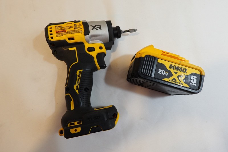 DeWalt DCF845 20V XR Brushless 1/4" Cordless Impact Driver W/5Ah Battery ***