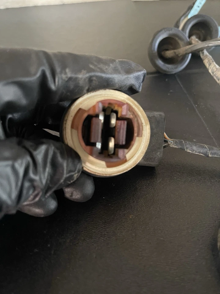 Lincoln LS Rear Right Passenger Side Outer Tail Light Wiring Harness 2003-2006 - Image 2 of 4