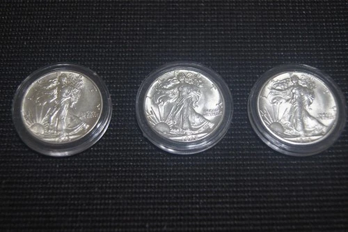 ( 3 ) UNCIRCULATED 90% SILVER WALKING LIBERTY HALF DOLLARS 1942 , 1943 , 1943 S