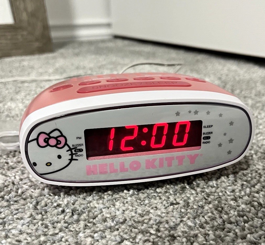 Hello Kitty KT2051P Digital AM/FM Dual Alarm Clock Radio Snooze Pink/White