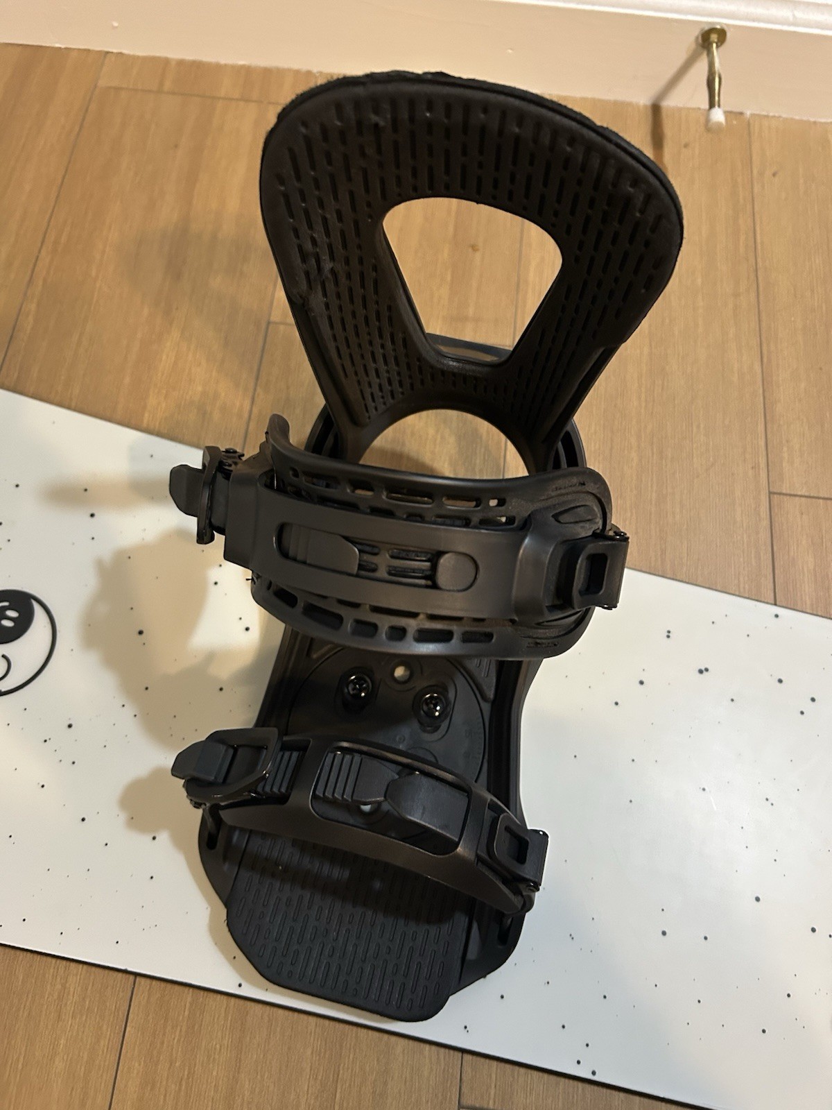 2022 Bataleon Chaser 155 Snowboard + Matching Chaser Bindings (L) – Lightly Used