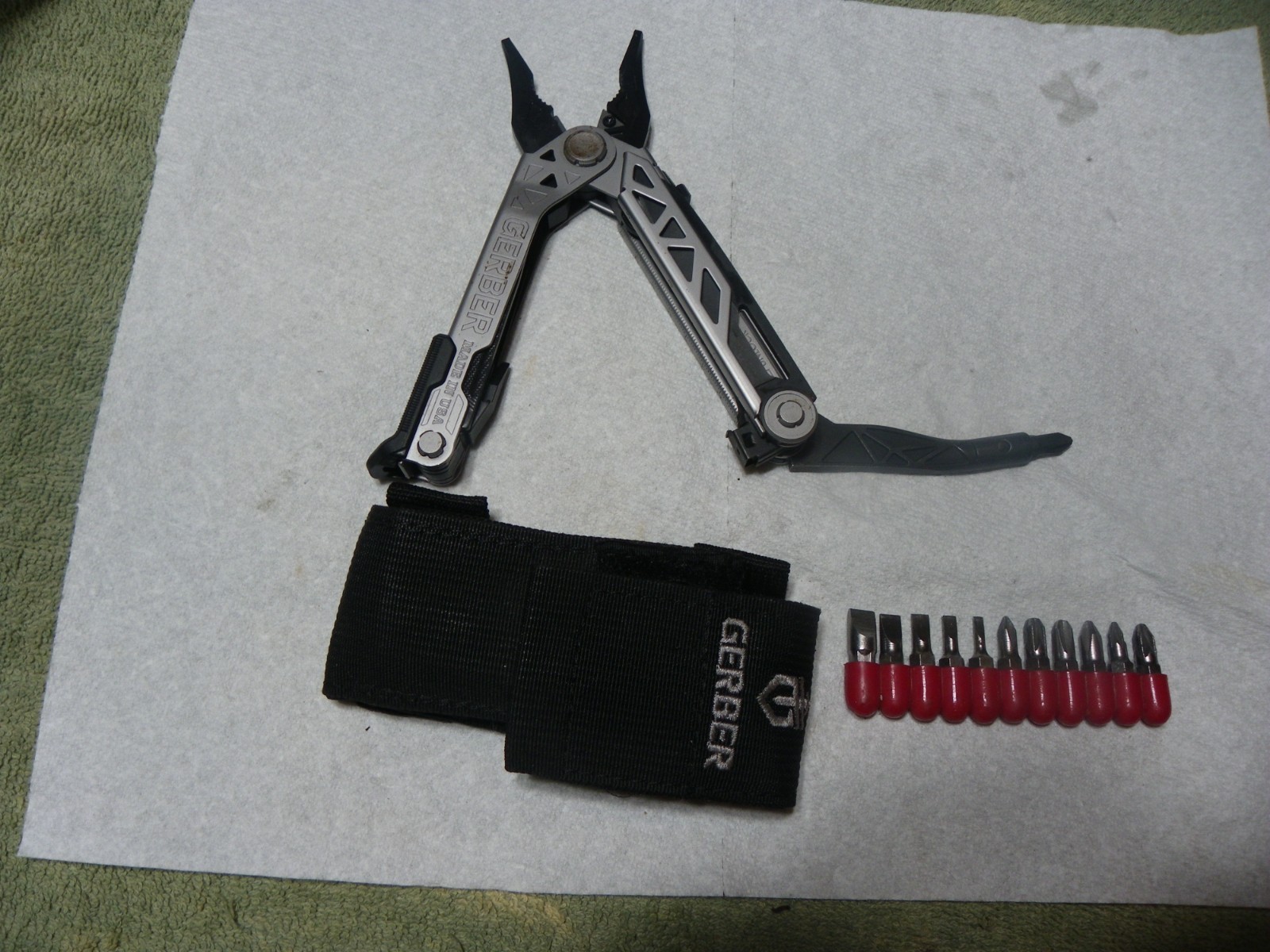 Gerber Center Drive Multi-tool with bit set