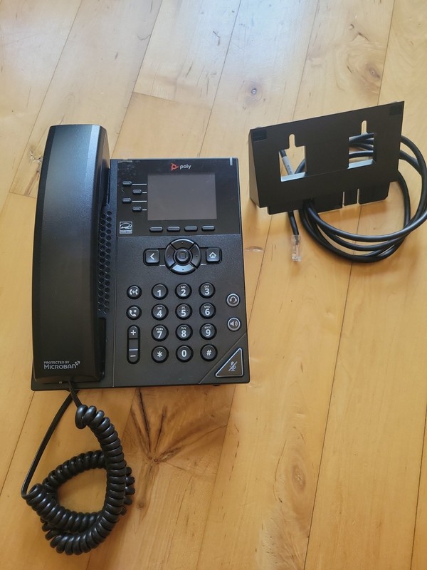 Polycom VVX 250 Business IP Phone with 2.8 in. Color Display & Ethernet & Black