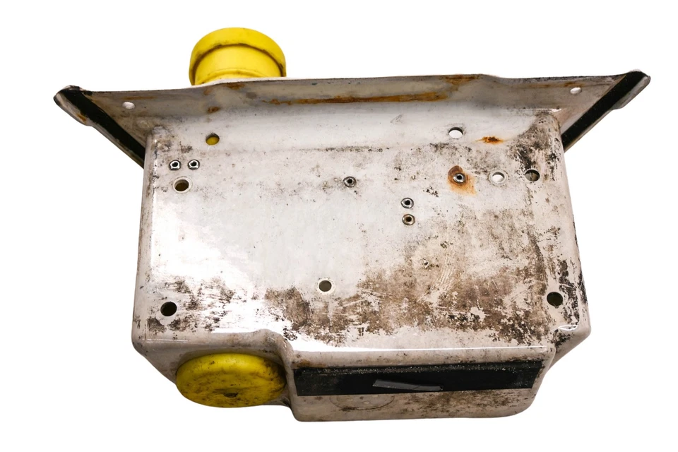 04 Caja de almacenamiento de herramientas de batería Yamaha Waverunner GP800R Foto 3 de 4