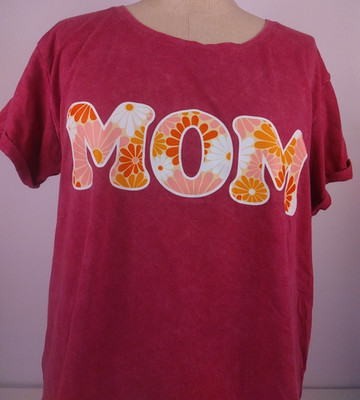 Daisy Mom Berry Fun Mineral Wash SS Mother's Day T Shirt Size L(12-14) - New