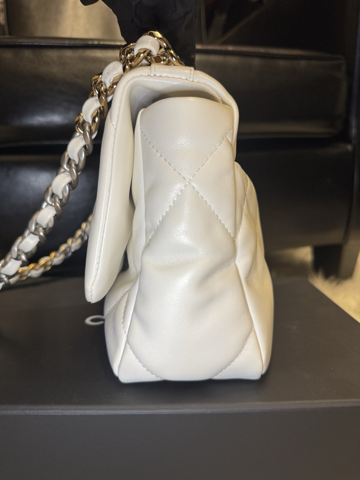 100percent Authentic Chanel 19 Flap Bag Quilted , medium Leather White , Cross-bag ￼ image 4