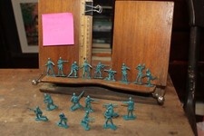 Toy Soldier Lot of 18 WWII Soldiers