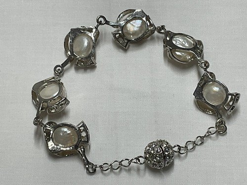 Jewellery Gorgeous Silver Tone & Baroque Pearls, Rhinestone Bracelet - Picture 5 of 7