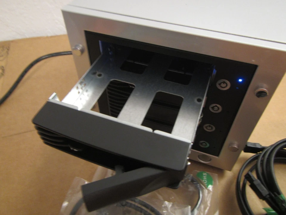 EnhanceBox X4 Raid Desktop Disk Array Hard Drive Enclosure 4 Bay 3.5in SATA-II - Image 4 of 4