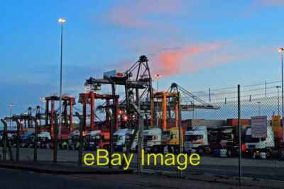 Foto 6x4 LKW aufgereiht für Containerverladung in Docks Totton um 2007