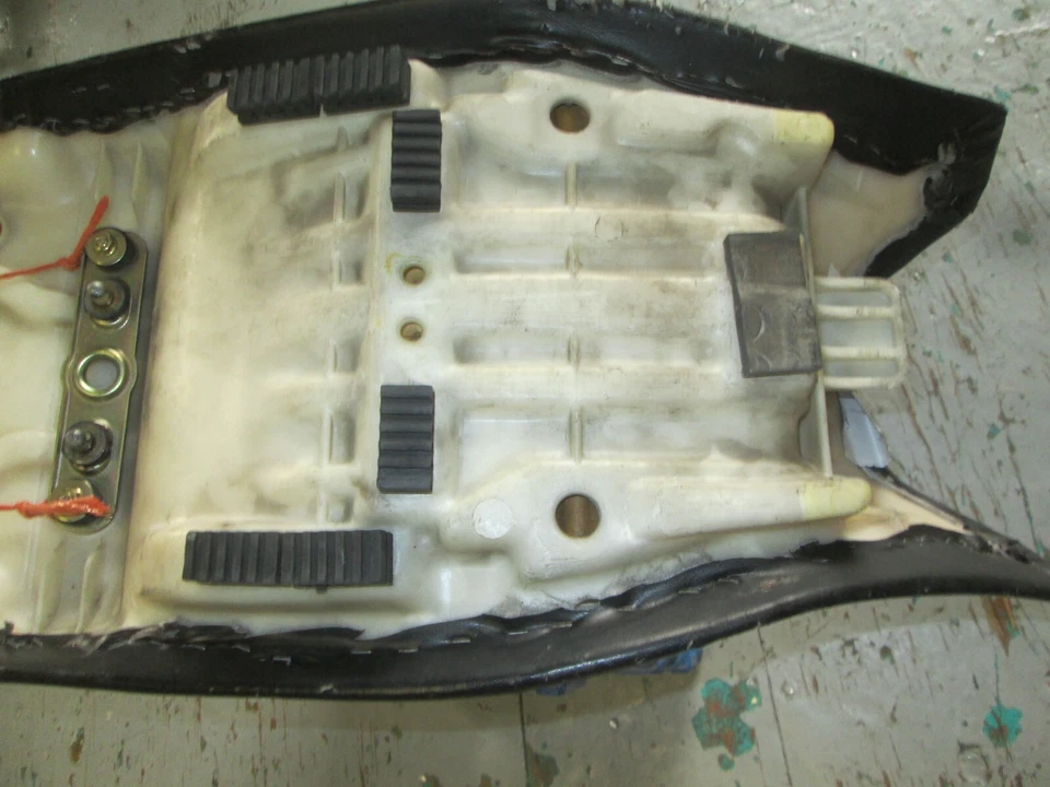 Asiento Suzuki GSX750F Katana 1989-1996, 45100-20C00-58R Foto 3 de 4