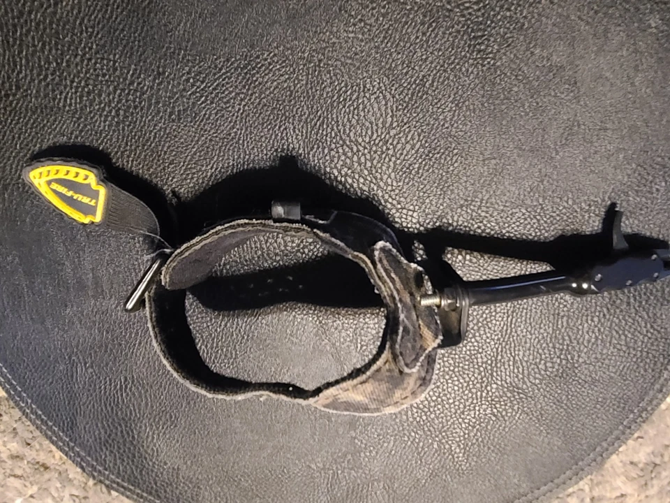 Tru-Fire  Archery Arrow Release With Camo Wrist Strap L&R Hand Use - Image 2 of 4