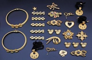 Authentic Lot of 27 Judith Jack Gold Plated & Sterling Silver Marcasite Pearl Brooches Nec