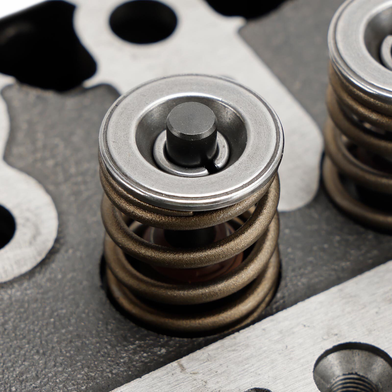 Complete Cylinder Head With Valve Spring & Full Gasket Kit For Kubota D1005 R1