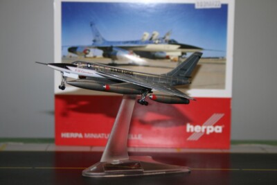 Herpa 1:200 USAF Convair XB-58 Hustler (B-58) 55-0660 (559850