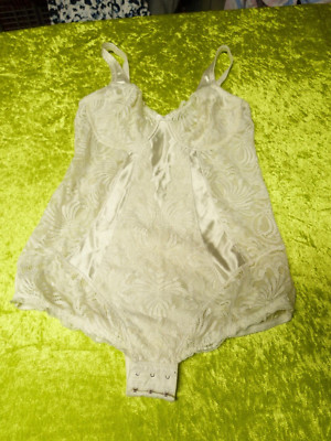 Felina Miederbody Grösse 75C creme mit Spitze