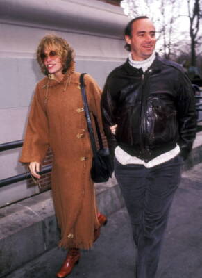 Musician Carly Simon husband James Hart on March 6 walking ar- 1992 Old Photo 1