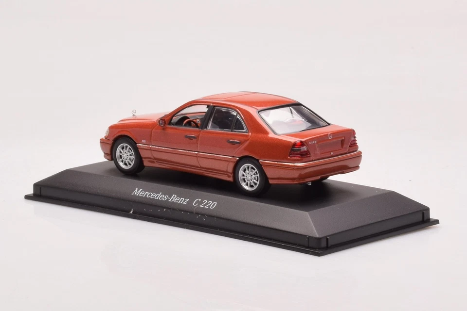 B66005747 Mercedes C C220 Sedan Orange Metallic Dealer Edition Minichamps 1/43 - Imagen 3 de 4