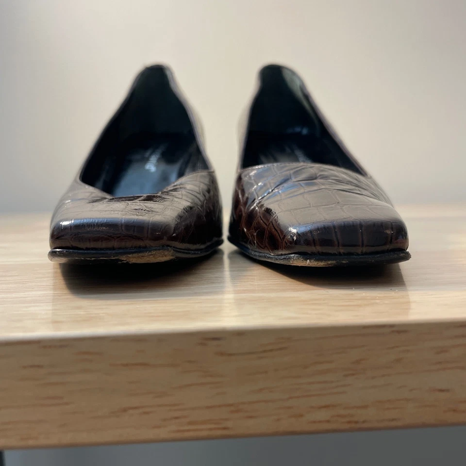 Zapatos de salón Charles David de cuero marrón cocodrilo en relieve punta cuadrada talla 8 Foto 3 de 4