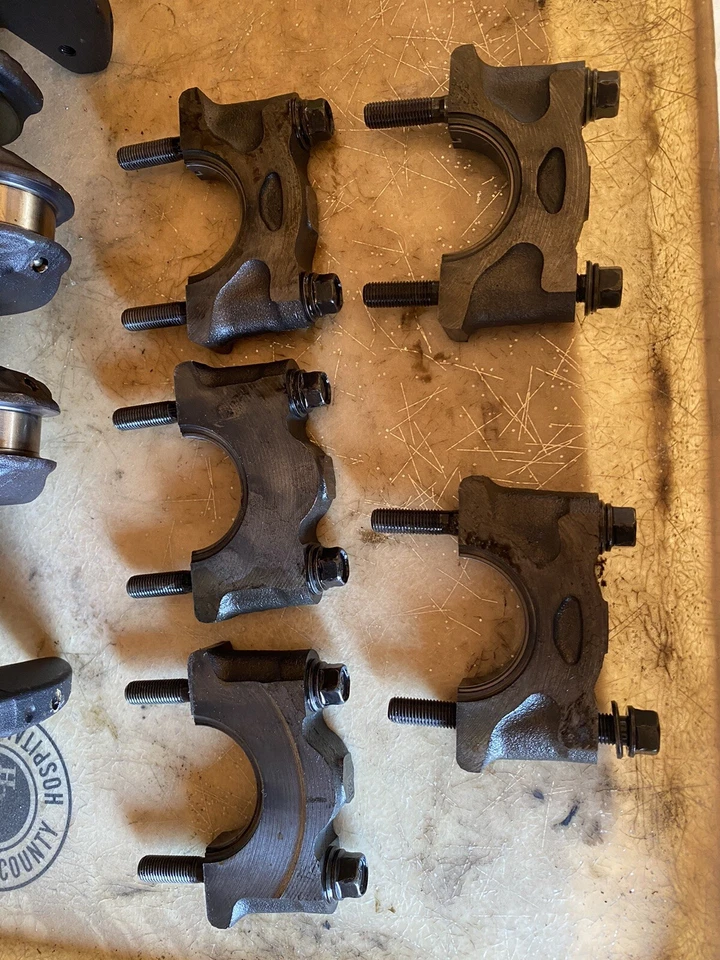 Tapas y pernos de cojinete principal del cigüeñal Honda Civic Foto 2 de 2