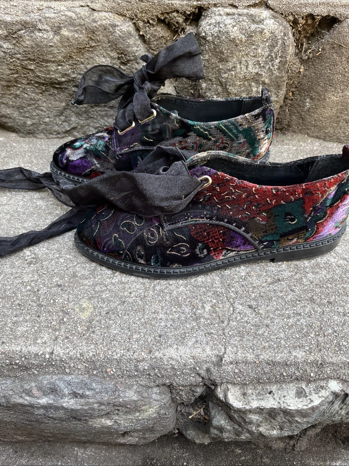 Zapatos para mujer Zodiac vintage EE. UU. 6,5 M terciopelo multicolor con cordones y cinta años 90 Foto 3 de 4