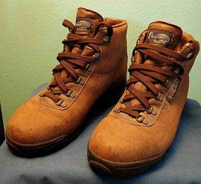 Vasque Gortex GTX Women's hiking boots size 9.5 M  Italy 