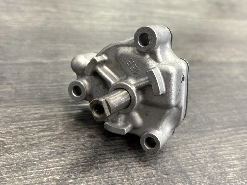 Genuine Honda 2003-2006 CBR600RR OEM Oil Pump 15100-MEE-000 - Good * - Изображение 2 из 4